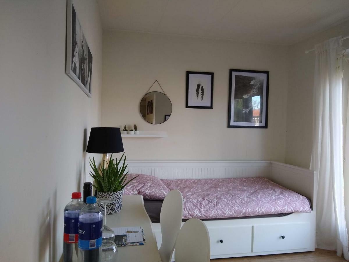 Single Room,891138829:JPEG